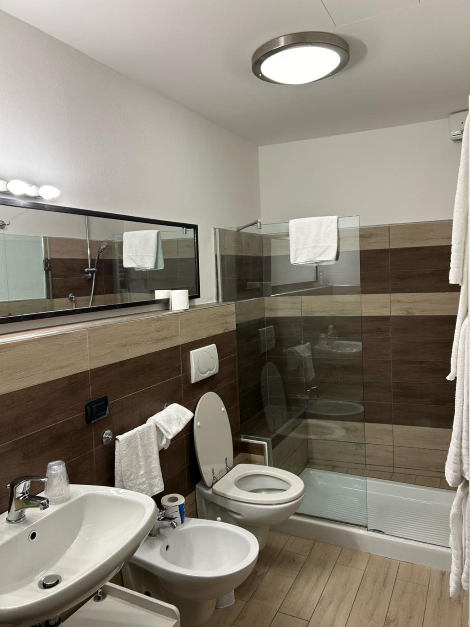 Menaggio Down Town Apartment Ngoại thất bức ảnh